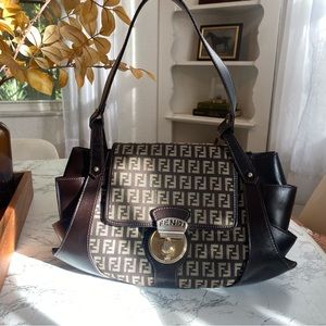 100% Authentic Vintage Fendi baguette bag 🤎🤎
